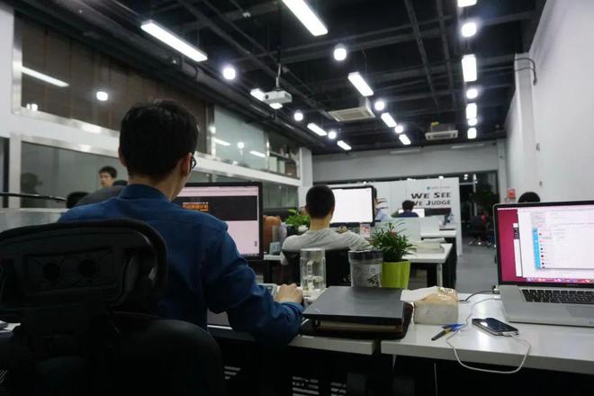 打破國外技術(shù)壟斷！松江企業(yè)憑借自主網(wǎng)絡(luò)技術(shù)研發(fā)斬獲全國大獎(jiǎng)